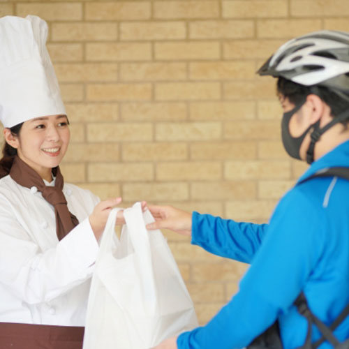 Uber Eatsで頼んだ商品がこぼれていた！」とクレームが。  飲食店専門 