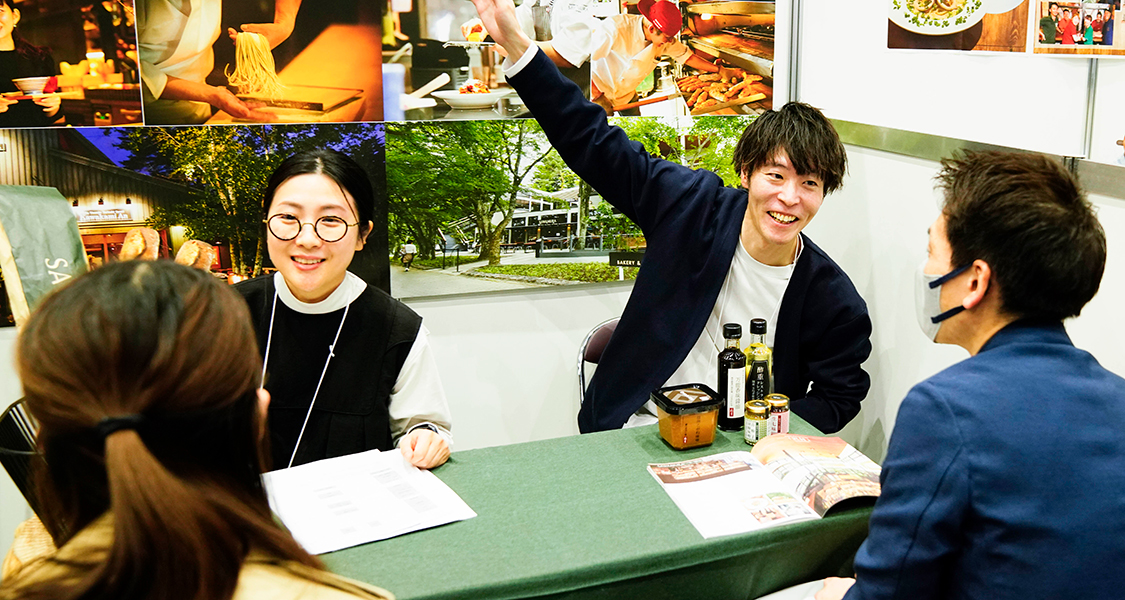 二人の女性スタッフ