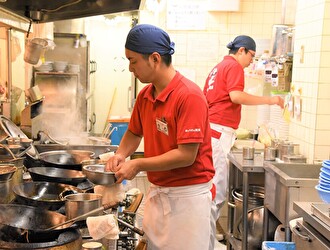 ぎょうざの満洲 蒲生駅店 求人情報