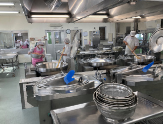 堺市立深井小学校（株式会社宝島　学校給食事業）