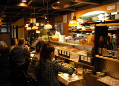 魚や 旬平 求人 道頓堀に店を構え、店内はいつも賑わっています！