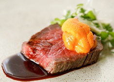 THE GARDEN ORIENTAL OSAKA 求人 活気溢れるオープンキッチンから生み出す、見た目にも美しく素材の味をこだわった料理の数々。