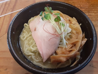「貝だしラーメン 貝ガラ屋」「麺や 四つ葉」etc／トラオム株式会社 求人