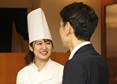 西櫻亭／日欧フーズ株式会社 求人 キッチンとホール、ベテラン、中堅、若手がそれぞれに尊重し助け合えるのが当社の自慢です！すぐになじんでいただけます。