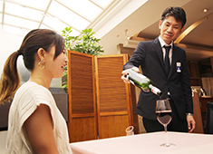 西櫻亭／日欧フーズ株式会社 求人 お客様は長年お越しいただいている方も多く、ご来店ごとに新しい発見があり楽しいですよ！