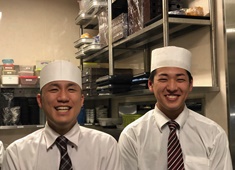 株式会社美々卯 求人 同世代の社員が一堂に会し、調理の技能を競い合う「調理コンテスト」などを実施しております。