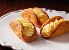 エシレ・マルシェ オ ブール 阪急うめだ本店 求人 1日3回の限定販売。バタークリームの概念を変えたエシレの自信作 オムレット。