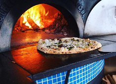 海のレストラン／株式会社イルグラーノ 求人 ピザは生地から手作りしてピザ窯での焼き立てを提供しています