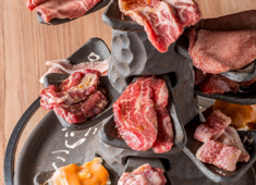 焼肉くらべこ 求人 焼肉・肉料理経験者大歓迎！また、飲食未経験でこれから学びたい方や、他ジャンル経験を活かしたい方もOK！