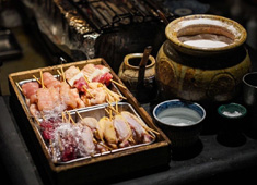 焼鳥 市松 求人 焼鳥経験ゼロ、新卒からスタート。全然問題ありません！鶏の捌き方や炭火の使い方、焼き方、少しずつ学べます。