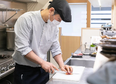 炭火焼肉　岩崎塾　(イワサキフーズ株式会社) 求人 