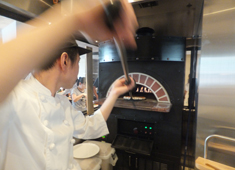 Il Paradosso アステ川西店／【株式会社ワールドフーズ】 求人 電車出勤の際、駅近店舗なのでアクセス面も良好です！
