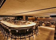 CICON by NOHGA HOTEL／CICON ROOFTOP BAR by NOHGA HOTEL／株式会社 MOTHERS 求人 カウンターメインの店内では、お客様の反応を直に体感しながら働く事ができますよ！！