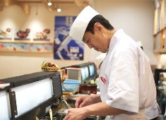 株式会社サンマルカワ（マルカワグループ） 求人 なんといっても鮮魚の種類の豊富さ、産地
直送の新鮮な魚を毎日扱えることです。