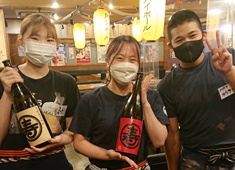 海鮮＆炙りやき うおくら/旬魚菜の旨い店 魚蔵/炭火やきとん 丸寿/宮崎野鶏 ぢどっこ(株式会社ダイニングジャパン) 求人 若手スタッフも多く、働きやすい環境です☆