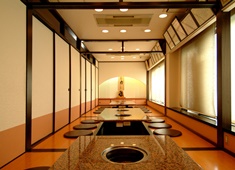 炭火焼肉牧場サカエ屋／有限会社サカエ屋サンミート 求人 地元のお客様だけでなく、スポーツ選手や有名人の方々もお越しいただいております！