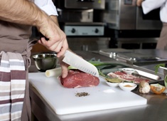 2024年春頃OPEN予定【新店・焼肉業態】 求人 夜のみの営業で、営業までにしっかりと仕込みを行い、万全の体制で仕事に臨める…そんな魅力もあります！