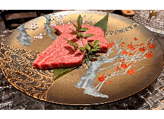 牛ヒレ焼肉の名紋 神刃／株式会社エステートF 求人 日本が世界に誇る最高級A5ランクの各地のブランド牛を料理長が厳選。