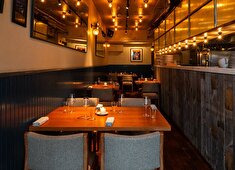 「sio」「FAMiRES」「ザ・ニューワールド（心斎橋）」etc／sio株式会社 求人 【sio】 
洗練された空間で、お客様に感動体験をお届けします。