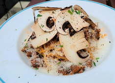 「PIZZERIA LEON (レオン)」「CHELSEA（チェルシー）」 求人 産地直送だから食材についても詳しくなれます！お野菜にお肉、厳選しているワイン。引き立て合う組み合わせを探しましょう