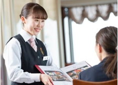 株式会社中納言／ 株式会社セッテマーリ 求人 【中納言】
「伊勢海老」と向き合い続けている唯一無二のレストラン。ココでしか得られない技術とノウハウがあります！