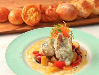 PIER THIRTY GROUP／ピアーサーティーグループ 求人 「pia Sapido」では、様々な焼き立てパンとパスタ・ハンバーグ・ステーキなど洋食を提供しています。
