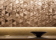 FOUR SEASONS HOTEL KYOTO (フォーシーズンズホテル京都) 求人 8メートルに及ぶ樹齢400年の檜を使用したカウンター、器は備前焼を中心に、京都の窯で焼かれた京焼を取り入れてます。