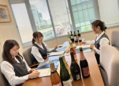 ふくうめ／福嶋株式会社 求人 料理長は最大月給80万円、ホール責任者は最大70万円！業界トップクラスの待遇で、あなたの経験を正当に評価します。