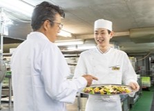 大江戸温泉物語ホテルズ&リゾーツ株式会社 求人 調理未経験の方には丁寧にわかりやすくお教えしますので、安心して新しい環境でチャレンジしていただけます！