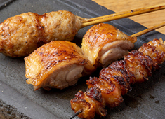 焼鳥 市松/やきとり 松里 求人 比内地鶏を使った「鶏懐石」で、様々な美味しさを提案。鶏の新しい楽しさを追求しています。