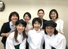シニア向け分譲マンション「中楽坊」 株式会社ライフ・ワン・サポート 求人 アルバイトパートさん含め幅広い年代が活躍中の職場です