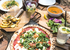 FARMER'S KITCHEN／株式会社ユニバーサル園芸社 求人 ピッツァやパスタなど、本格派イタリアンを中心に妥協なく作り上げています！将来的には、責任者、料理長としての活躍も！