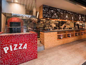 IAMCoffee Pizzeria&Cafe／株式会社今井書店 カフェ事業 求人 経験者はもちろん、調理師免許や調理経験がなくとも挑戦可！未経験からでもピザ窯で本格ピザが作れるようになります。