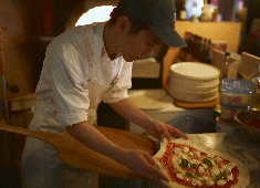 株式会社レストランバンク 求人 チーム全体の力を信じています。互いに助け合い、高め合うことで、最高のパフォーマンスを発揮できると確信しています。