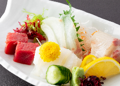 渡辺食品株式会社 求人 市場はもちろん、全国の漁港から直送で鮮魚を仕入れます。鮮度抜群です！