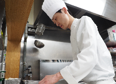 和幸株式会社 求人 連日、お客様の賑わいを欠かせない店内。さらにお客様に満足してもらいましょう！