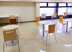 天然本まぐろ ありそ鮨し／株式会社 荒磯 求人 空港職員専用の快適な休憩室も完備。