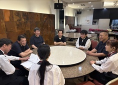 株式会社蓬莱本館 求人 【月1回のミーティングの様子】スタッフ全員でアイデアを出し合い、サービス向上に、みんなで改善していきます！