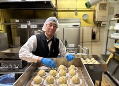 株式会社蓬莱本館 求人 料理、接客に専念でき、夜は家でゆっくり過ごす。経験を活かしながら、安定して働ける職場です。