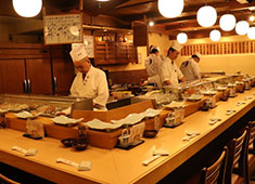 株式会社寿司田／写楽 大阪北第四店 求人 寿司田はお店ではなく職人にお客様がつきます！お迎えからお見送りまで寿司職人の力の見せ所です！