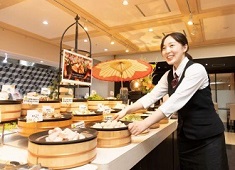 大江戸温泉物語グループ／GENSEN HOLDINGS株式会社 求人 お客様に名前を覚えてもらえたり、感謝のお手紙を頂く機会も多く、やりがいやモチベーションに繋がっています！