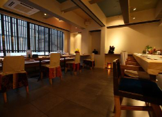 本等 鮨　海馬 求人 意欲があれば、経験・年齢・性別等は不問◎
寿司教室を開催しますので、寿司調理未経験の方も活躍できる職場です。