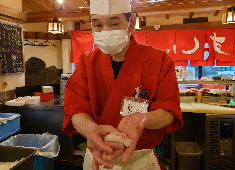 渡辺食品株式会社 求人 ベテランさんもたくさん活躍しているのが「さかえすし」。無理なく働ける勤務制度を相談できます！