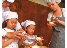 株式会社蓬莱本館 求人 【豚まん手作り体験】お子様からお年寄りの方まで楽しめる手作り体験！