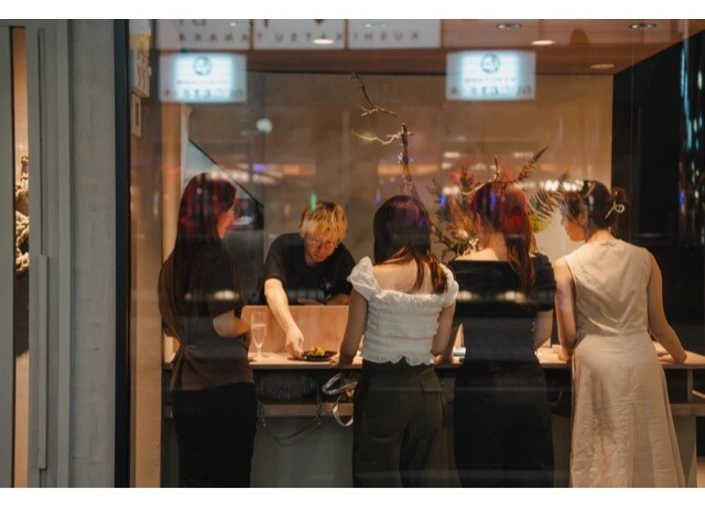 TOLAH株式会社 求人 評価されるのは“チームを強くできる人”。個人任せではなく全員で強い店をつくる文化が根付いています。