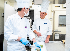 株式会社阪急阪神ホテルズ 求人 あなたの料理で生み出す笑顔が次のキャリアにつながる。そんなやりがいある仕事に挑戦しませんか。