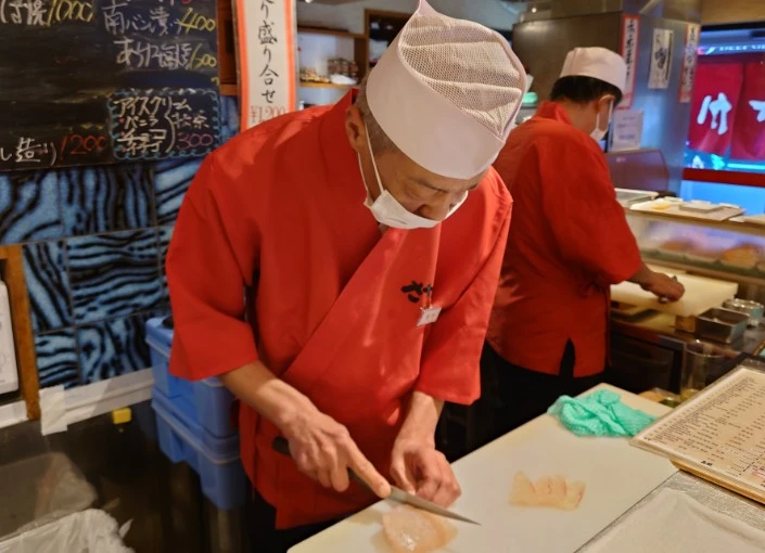渡辺食品株式会社 求人 ベテランさんもたくさん活躍しているのが「さかえすし」。無理なく働ける勤務制度を相談できます！
