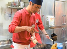 株式会社 ぎょうざの満洲 社長・会長をはじめ、上下の関係も近く、気さくでアットホームな社風です！