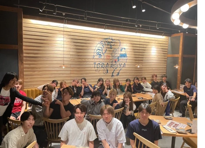 株式会社ファイブディアライフ 求人 スタッフ同士のコミュニケーションも良いバランスで行ってます！同じ価値観、熱い気持ちを共有できる貴方を待っています！