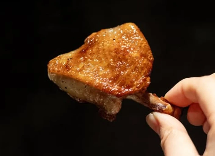 焼鳥 市松・やきとり 松里・かちがらす（有限会社AO） 求人 鶏料理はシンプルだけど、奥が深い面白いジャンル。でも基本は美味しいかどうかです！